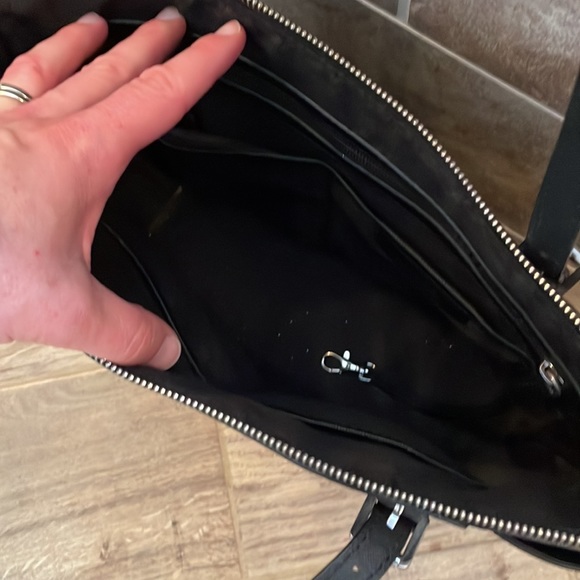 🚨🚨PRICE DROP 🖤Micheal Kors black tote with silver hardware🖤 - Picture 3 of 4